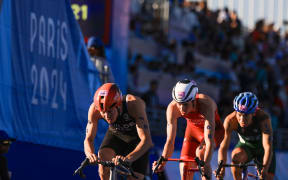 Hayden Wilde of New Zealand in the bike leg of the Mixed Triathlon Relay Race, Paris, France on Monday 5 August 2024. 
2024 Paris Olympics. Photo credit: Iain McGregor / www.photosport.nz