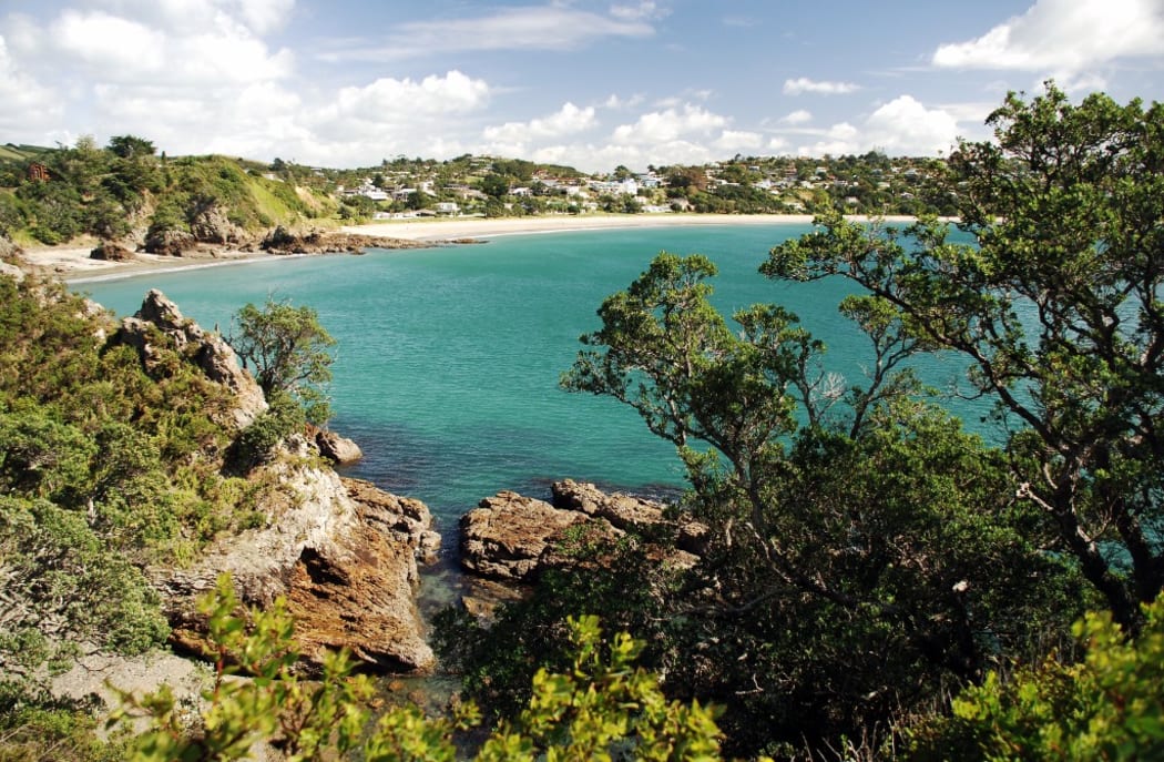 Oneroa Bay picture taken in April 2006.