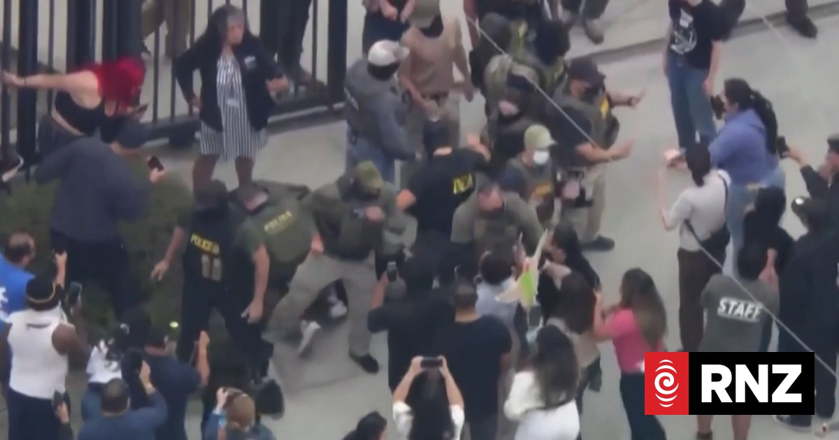 Riot police, anti-ICE protesters square off in Los Angeles after raids ...
