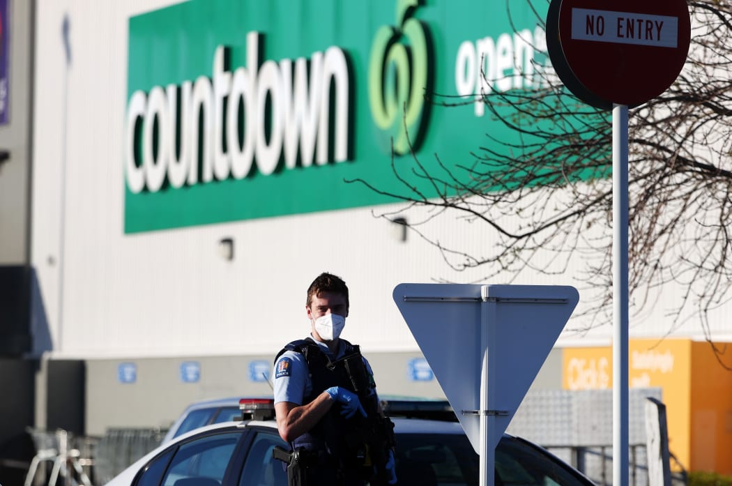 AUCKLAND, NEW ZEALAND - SEPTEMBER 04: Armed police guard Lynmall Countdown the morning after a suspected terrorist attack on September 04, 2021 in Auckland, New Zealand.