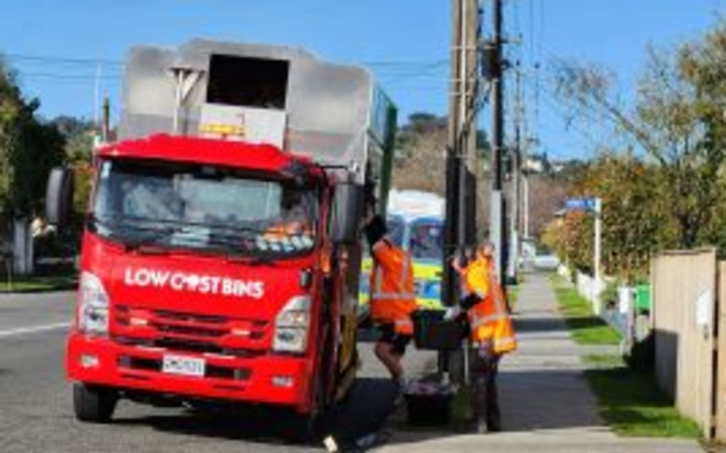 Dumping plans to collect food waste from Whanganui homes has landed the district council with sunk costs and 19,000 kitchen scrap bins.