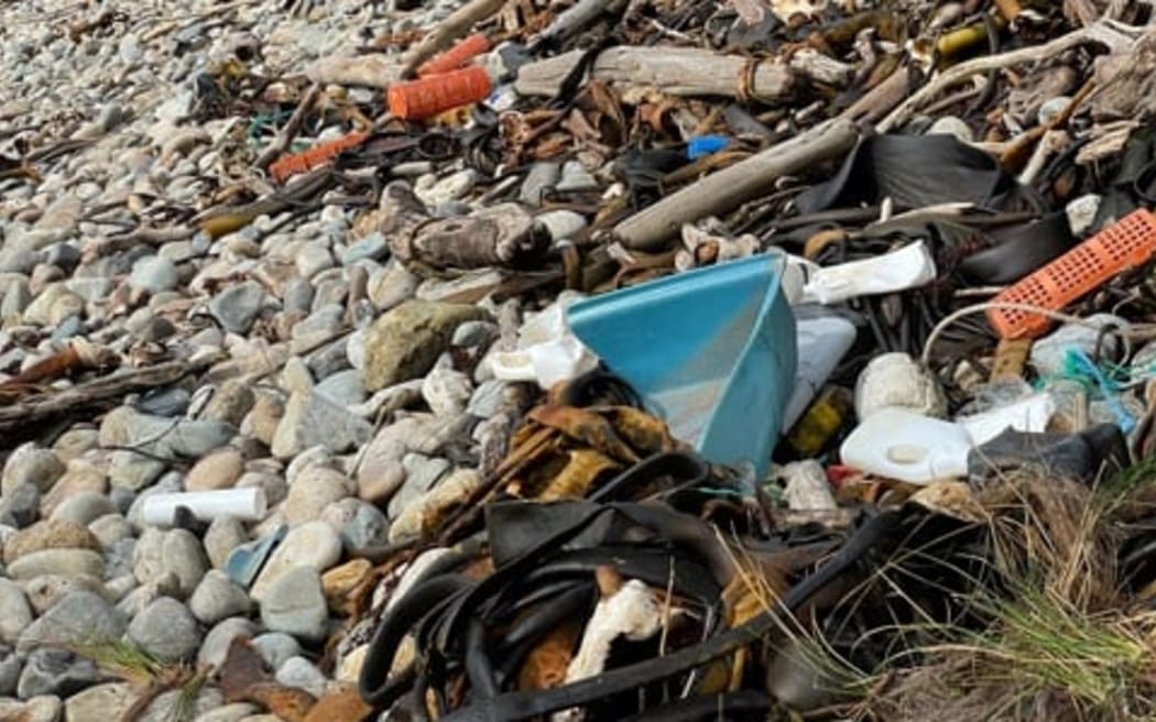 Rubbish along southern coastline of NZ