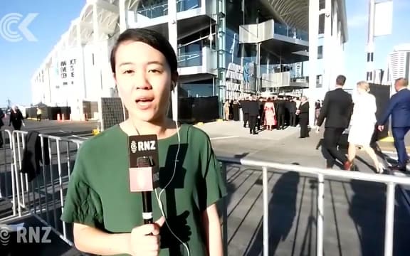 Guests arrive for a night with Barack Obama