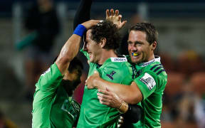 The Highlanders fullback and captain Ben Smith celebrates a try with his team-mates.