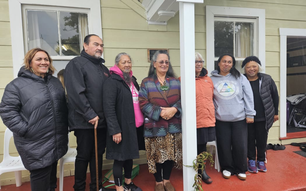Attendees of the first Rūnanga Nui AGM in 1993 return to Kawhaiki marae in Whanganui thirty years later. Cathy Dewes is in the center.