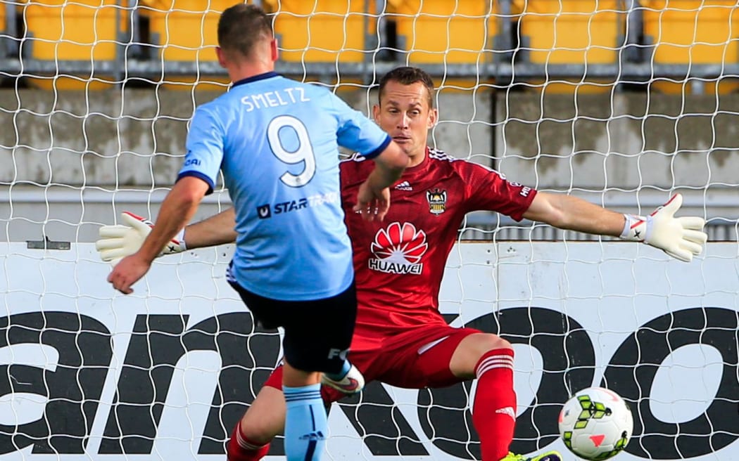 The Sydney FC striker Shane Smeltz scores a goal.