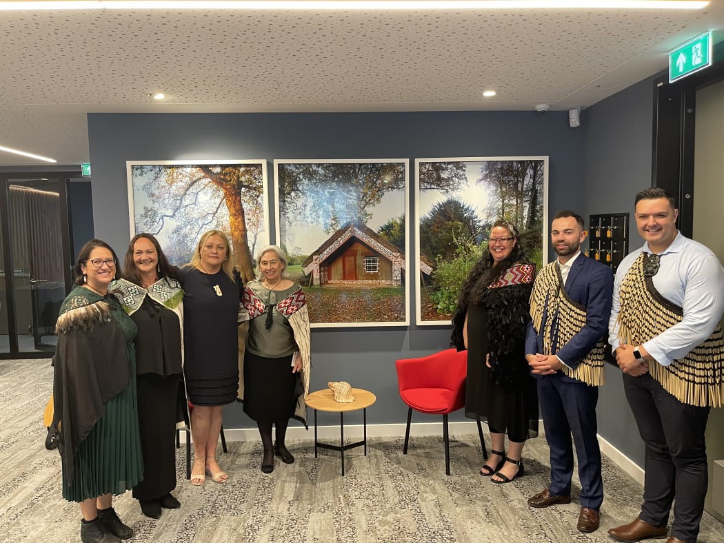 Ngāti Ranana at New Zealand House High Commission, Esther Jessop pictured in the middle.