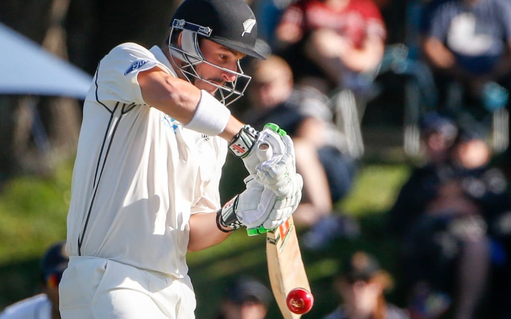 Hamish Rutherford plays a shot - New Zealand vs Sri Lanka, 4 January 2015.
