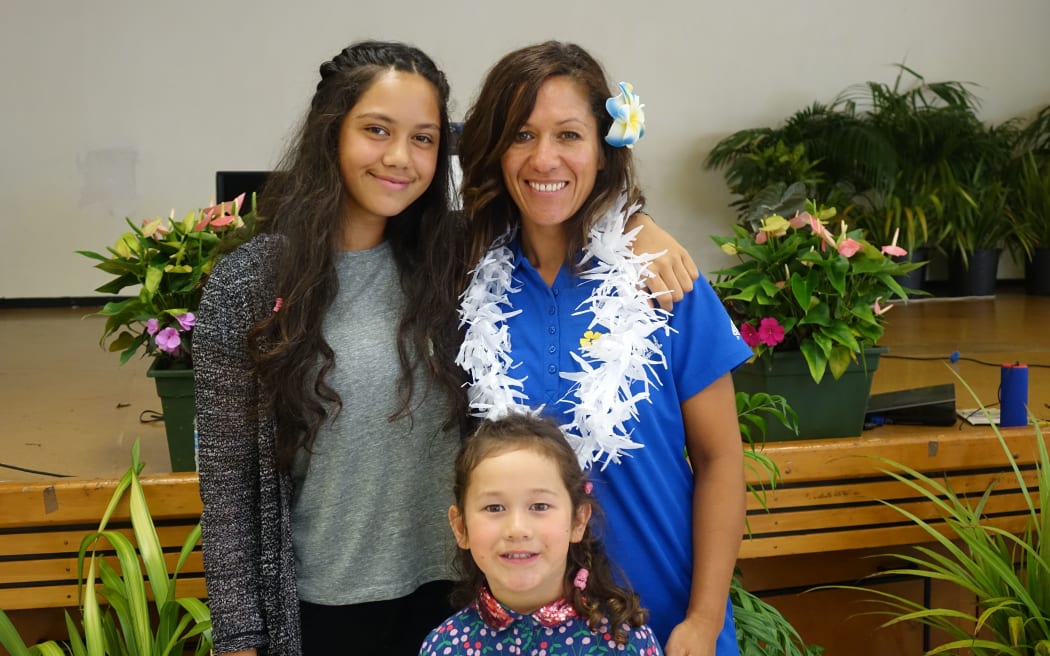 Mel Tyrrell (C) and her daughters Kaelyn (R) and Ma'ana