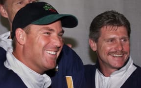 Australia's Shane Warne and Hampshire team captain Robin Smith, 2000.
