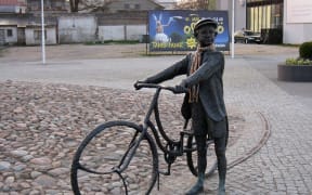 Arvo Pärt sculpture