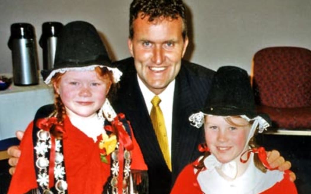 Angharad and Gwenda Whelan, daughters of Sue Whelan with the mayor of New Plymouth at the national cymanfa ganu in 2002