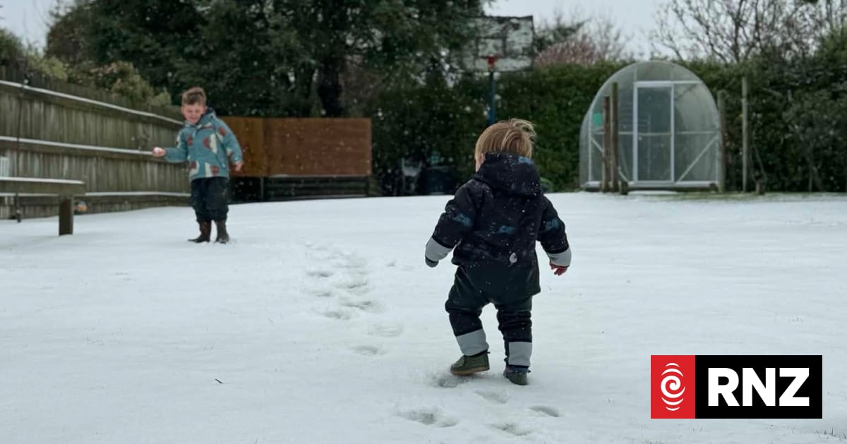 Live weather: Wellington could be in for more snow tonight, icy morning expected
