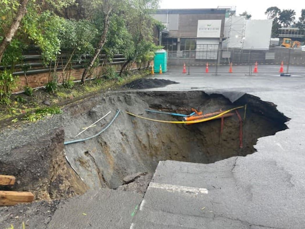 Sewer line collapse causes 13m deep sinkhole in Auckland's Parnell