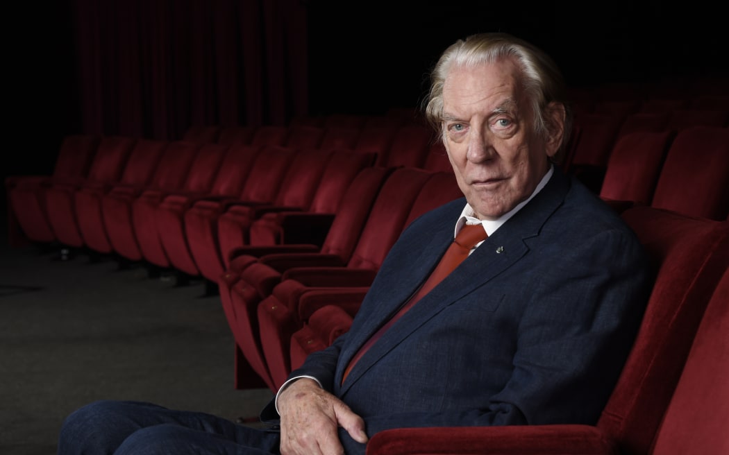 PLIK – Aktor Donald Sutherland pojawia się w Akademii Sztuki i Nauki Filmowej w Beverly Hills w Kalifornii, 13 października 2017 r. Sutherland, wybitny kanadyjski aktor, którego kariera rozciąga się 