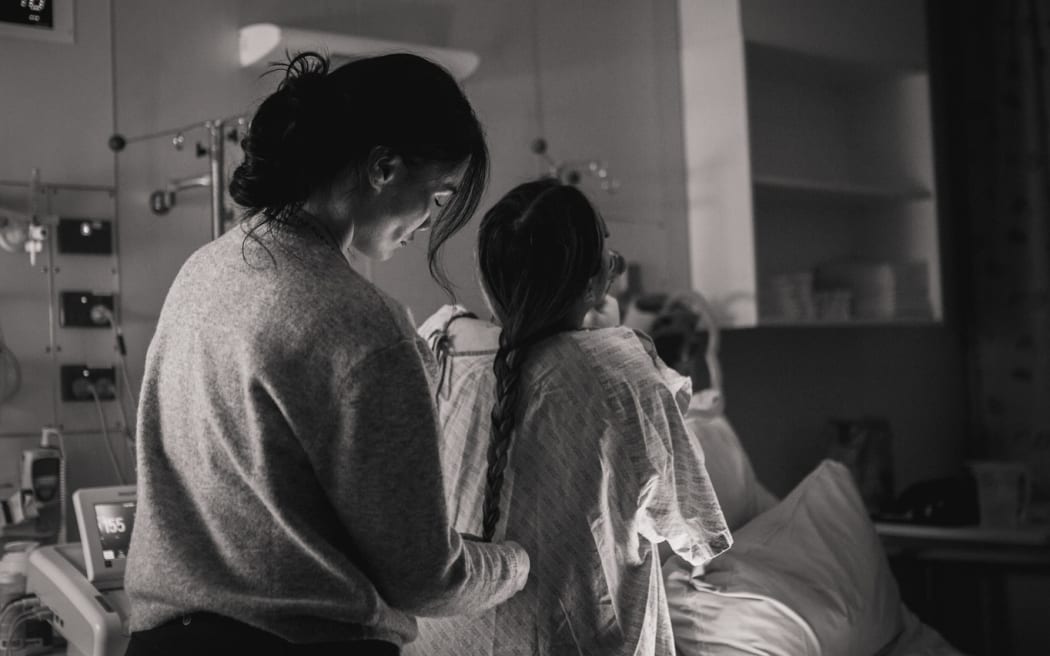 Ōhua Midwife, Kerianne Harmon-Becks supports a hapū māmā in labour.