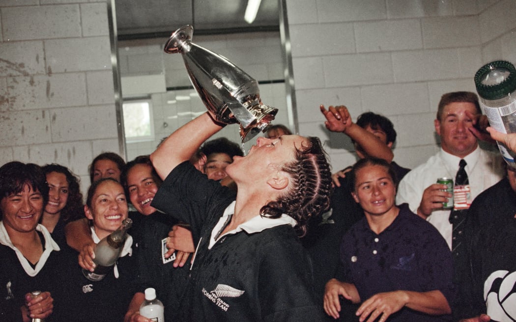 Farah Palmer celebrates with the trophy after the Black Fersn won the 1998 Women's Rugby World Cup Final
New Zealand v USA
Amsterdam, Netherlands
15th May, 1998
Photo Credit: Joanna Caird / Photosport
