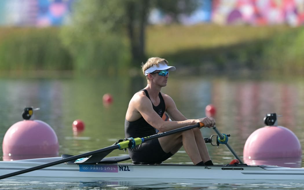 New Zealand's Thomas Mackintosh gets ready to compete in the men's single sculls quarterfinals rowing competition at Vaires-sur-Marne Nautical Centre in Vaires-sur-Marne during the Paris 2024 Olympic Games on July 30, 2024. (Photo by Bertrand GUAY / AFP)