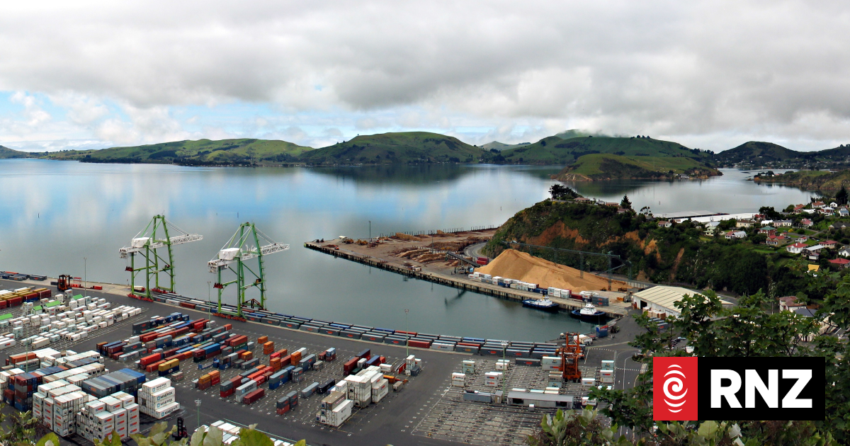 Transport accident investigators call for better safety culture at KiwiRail after Port Otago near miss