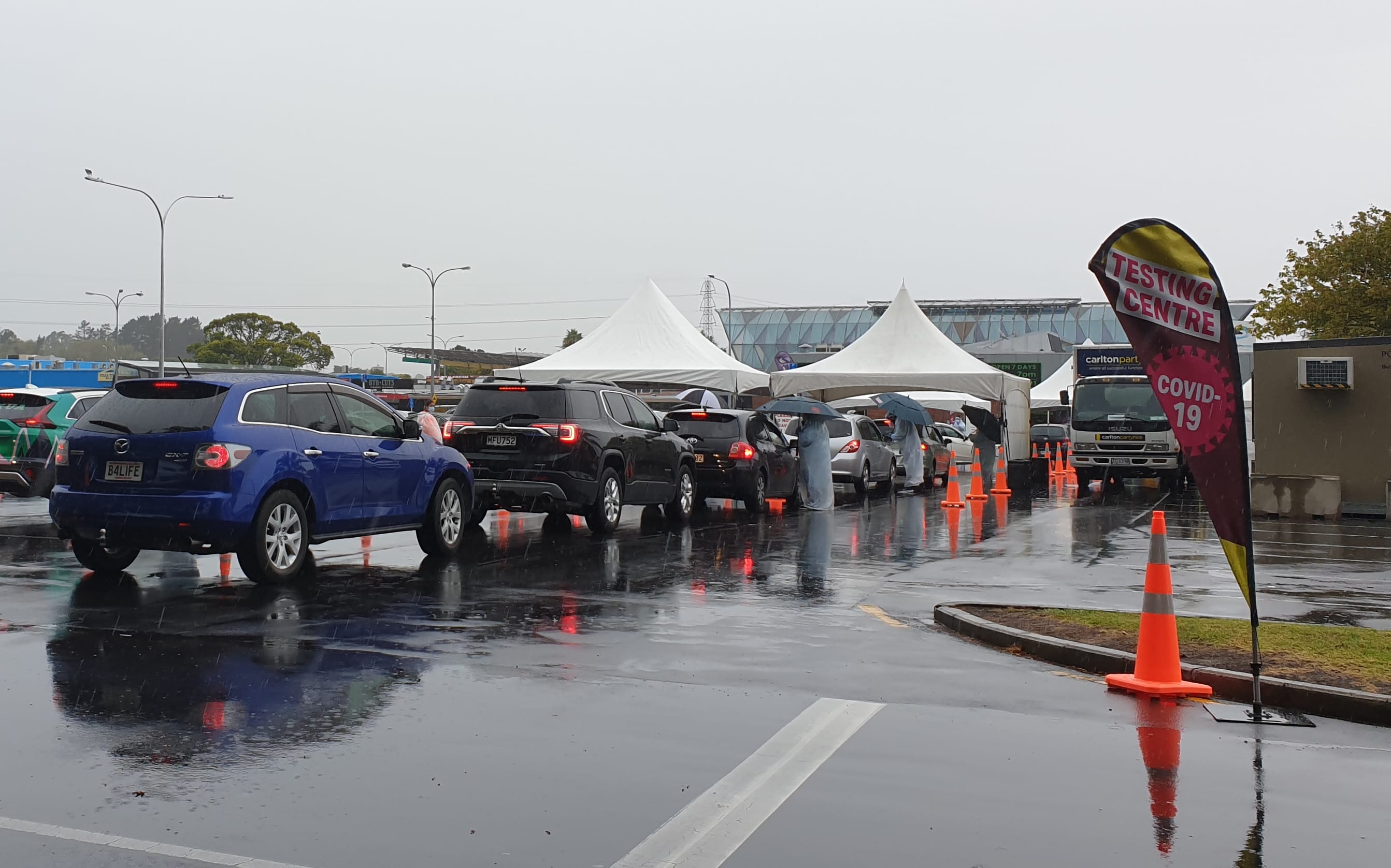 Lines at a testing centre in Ōtara on Monday 15 February.