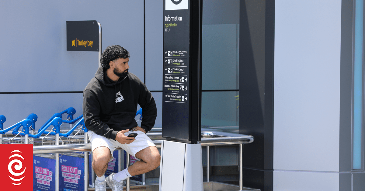 Passengers speak of 'chaos' and hours-long queues as A320 software recall paralyses NZ airports