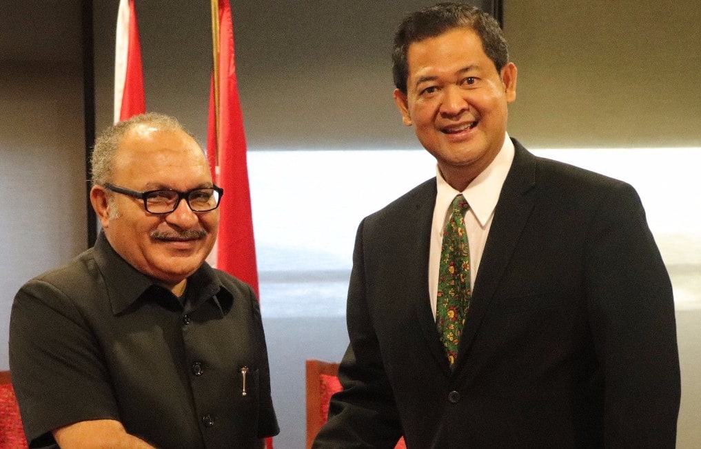 PNG prime minister Peter O'Neill greets the new Indonesian ambassador Andriana Sutandy in Port Moresby.