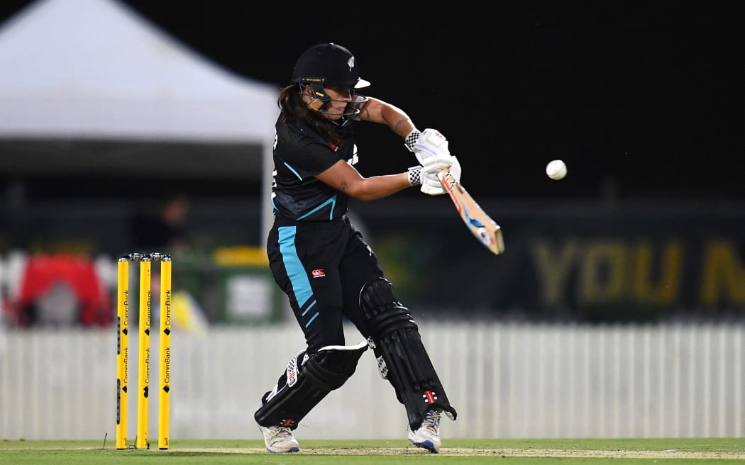 Amelia Kerr of New Zealand plays a shot