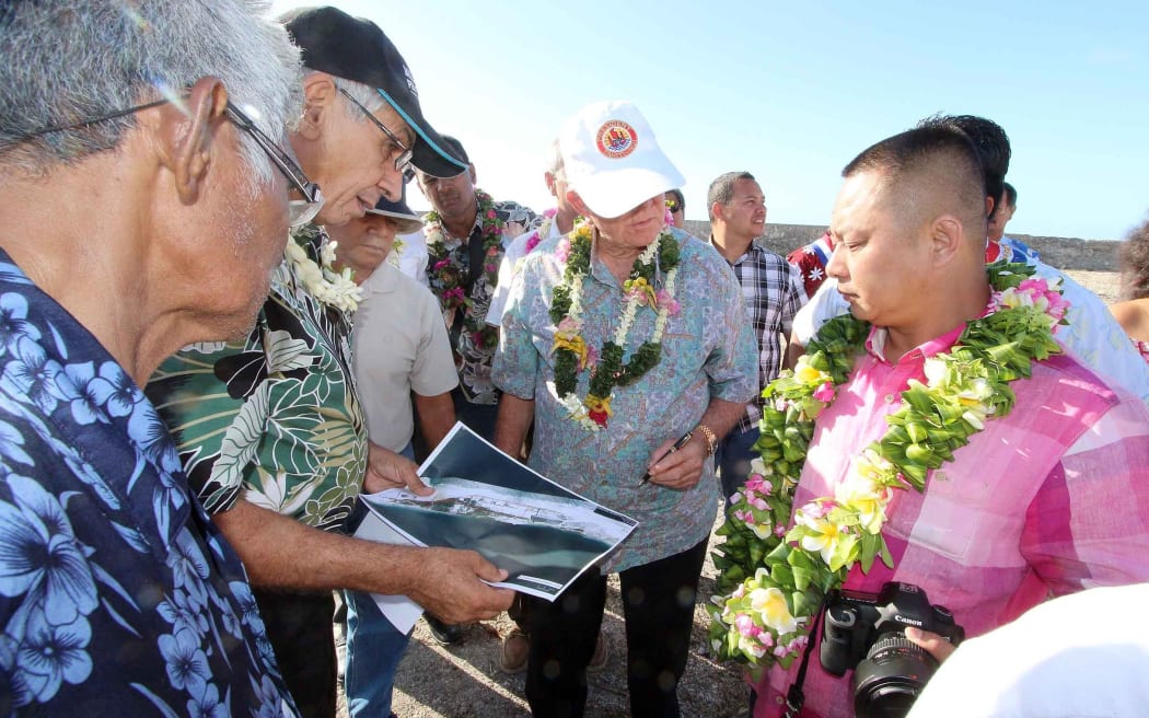 Chinese delegation visiting Hao atoll, June 2014