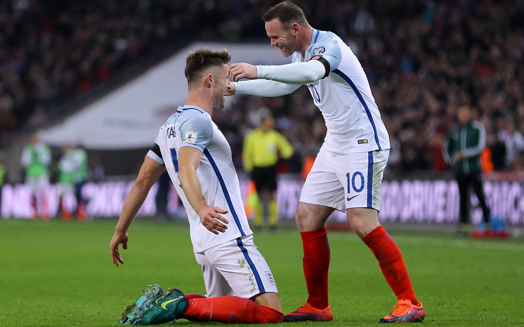 Gary Cahill (L) celebrates his goal with Wayne Rooney.