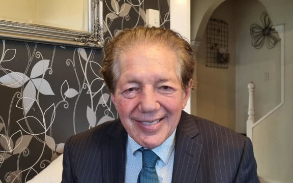 Sir Tim Shadbolt.