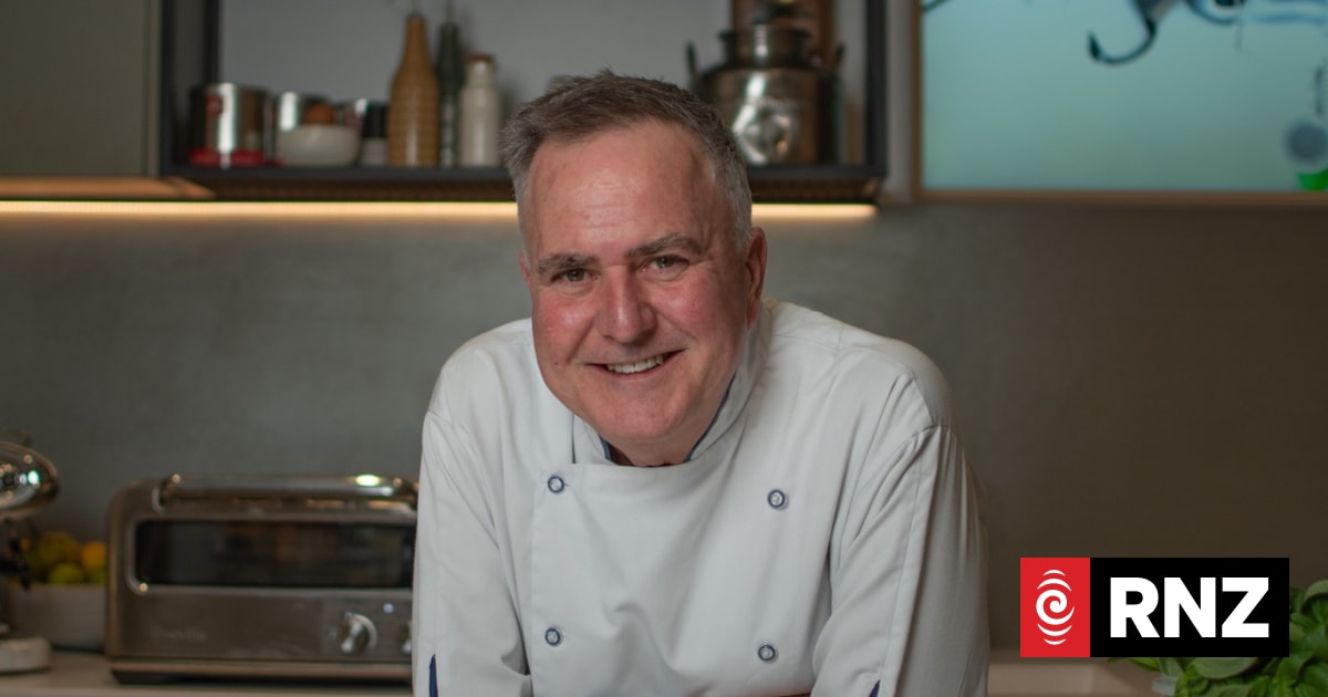 Chef Simon Gault had a skin cancer removed, says health insurance was 'disgraceful'