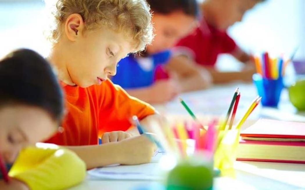 Students draw in class