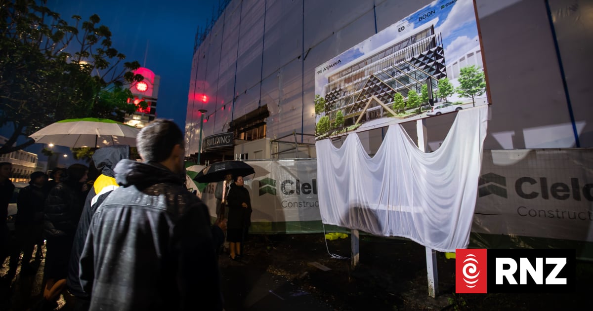 Iwi, hapū look to history for renaming of prominent building | RNZ