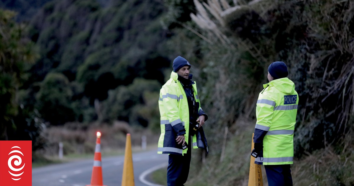 Alleged sighting of Tom Phillips and missing kids at thermal pools, police sweep Marokopa - Vimarsana News