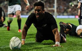 Julian Savea scores.