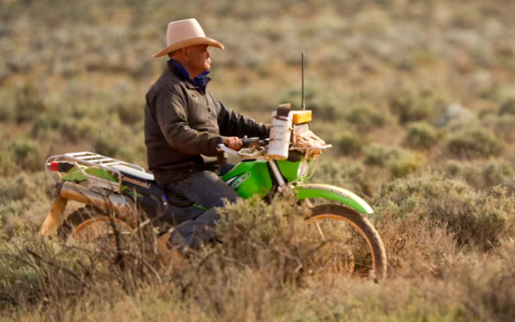 A tracker (pictured) has been called in to help in the search for missing four-year-old Gus on a rural property near Yunta. (ABC News: Daniel Taylor)