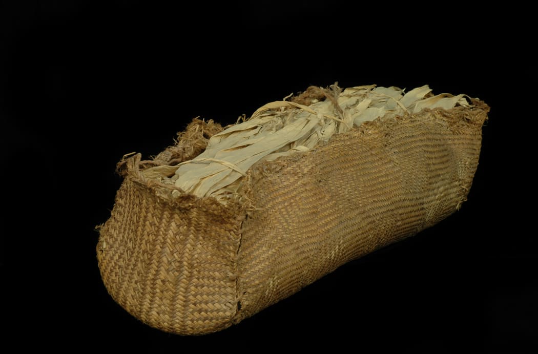 This woven flax kete was found in a small cave on Puketoi Station in Central Otago in 1895. Clearly a work bag, it was probably owned by a woman, and left in a dry shelter from which it was never recovered.