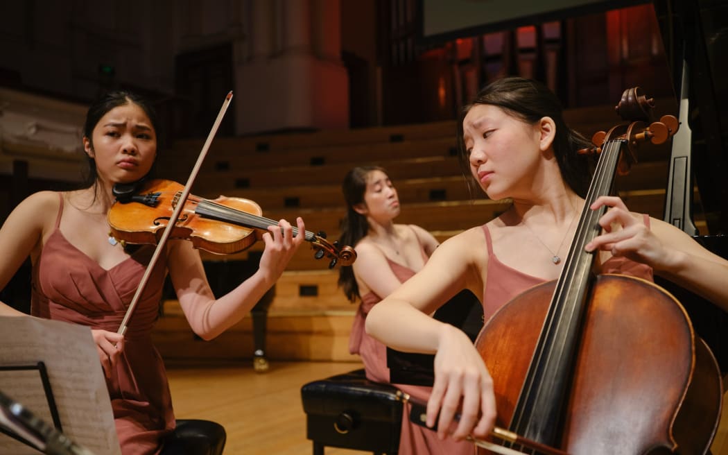 Helen Young National Second Place Award: Vzpomĭnka – Hayley Jiang (violin), Elise Tian (cello), Polly Lee (piano)