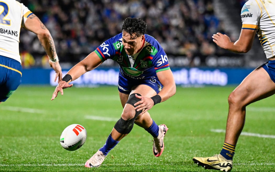 Moala Graham-Taufa of the Warriors loses possession.