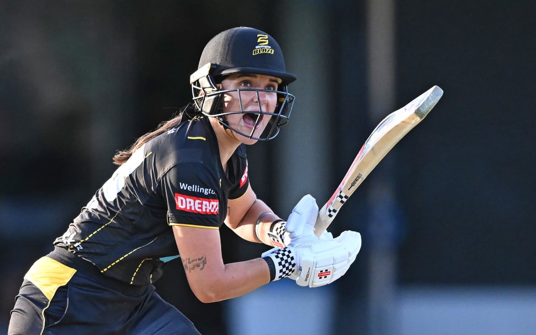 Wellington Blaze Amelia Kerr bats