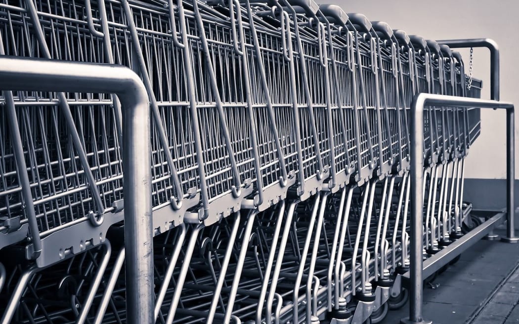 Shopping trolley queue