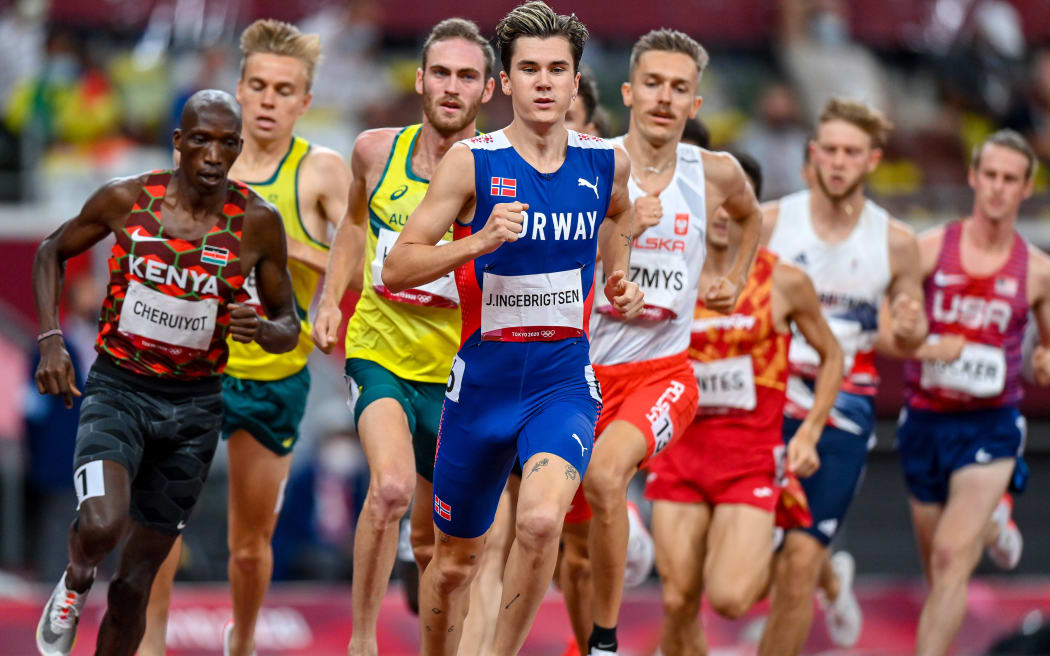 Jakob Ingebrigtsen (C) on his way to winning gold in the 2020 Olympic 1500m final in Tokyo.