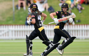 Blaze captain Melie Kerr (L) with her sister Jess Kerr.