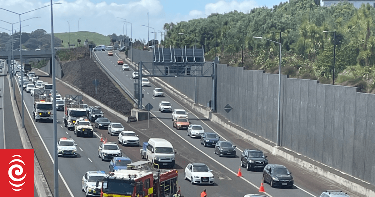 Four hurt in Southwestern Motorway crash