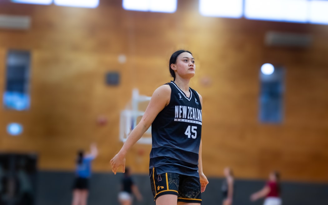 samoa maori basketballer goes pro at 15