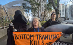 Māui and Hector’s Dolphin Defenders spokesperson, Christine Rose and Minister Shane Jones.