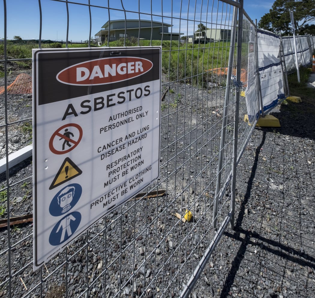 Hobsonville Primary School have asbestos that needs to be removed as soon as possible but some parents say that it should wait till the school holidays so that less children are around once it becomes airbourne.