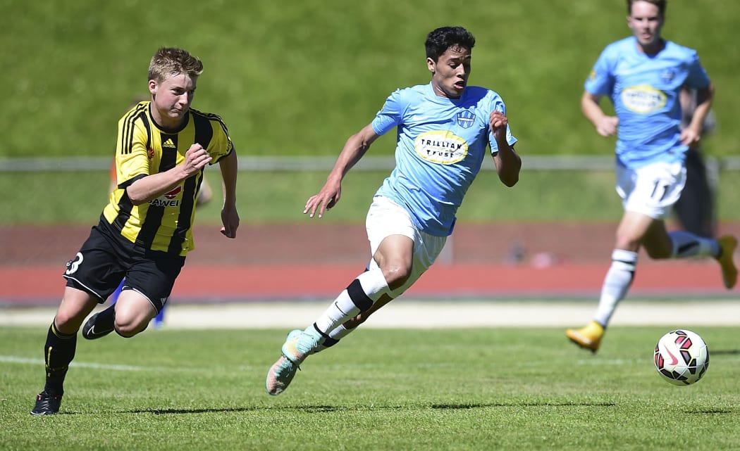 James McGarry (L) playing for the Wellington Phoenix in the ASB Premiership.