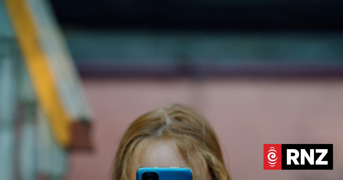 How parents manage devices and little kids