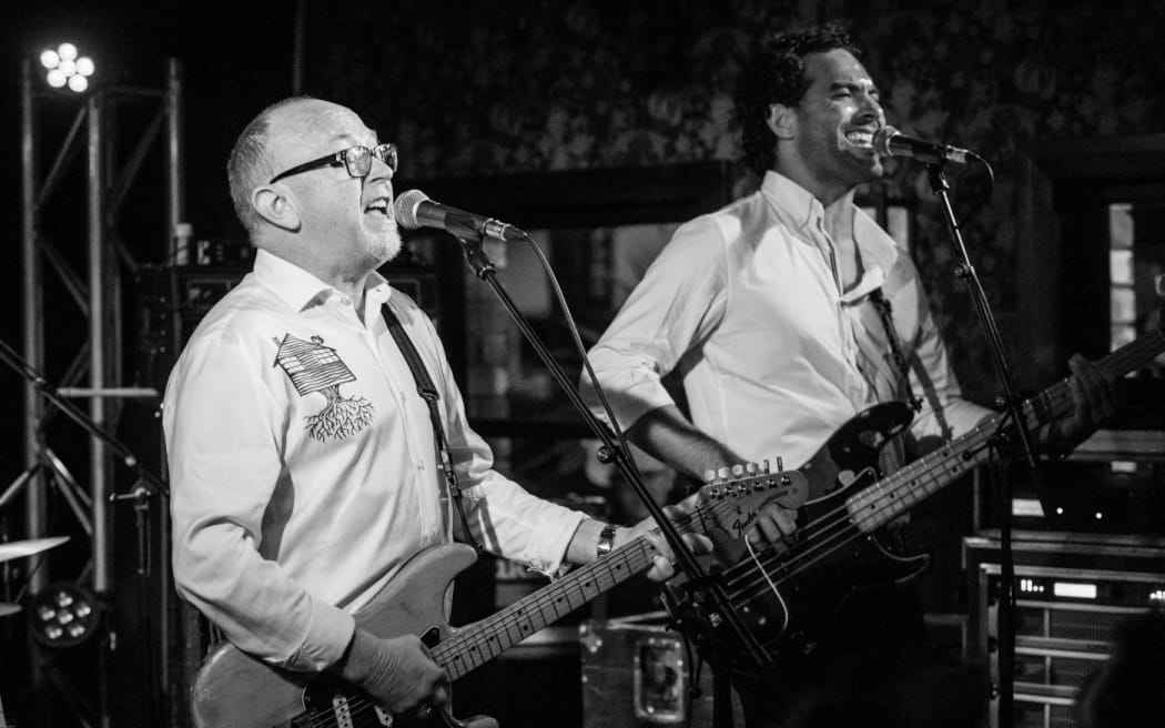 Dave Dobbyn plays Cassels Blue Smoke in May 2016
